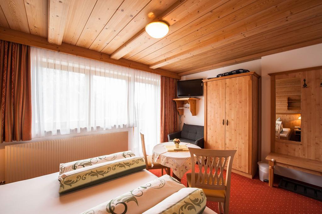 Gaestehaus Alpenblick Berwang Exterior foto